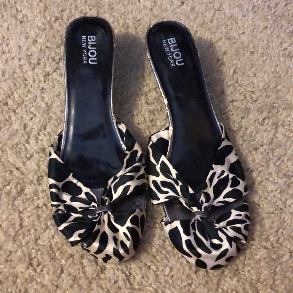 Printed kitten heels